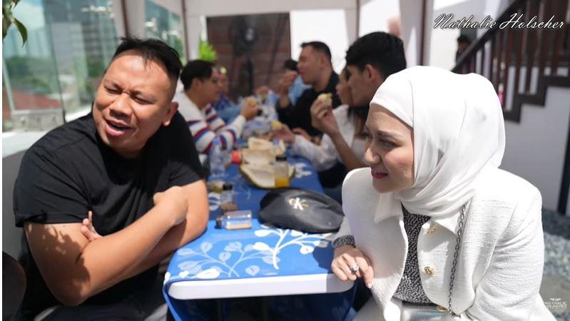 Nathalie Holscher Mendadak Minta Wejangan Move On ke Vicky Prasetyo, Isu Putus dengan Fariz Menguat!