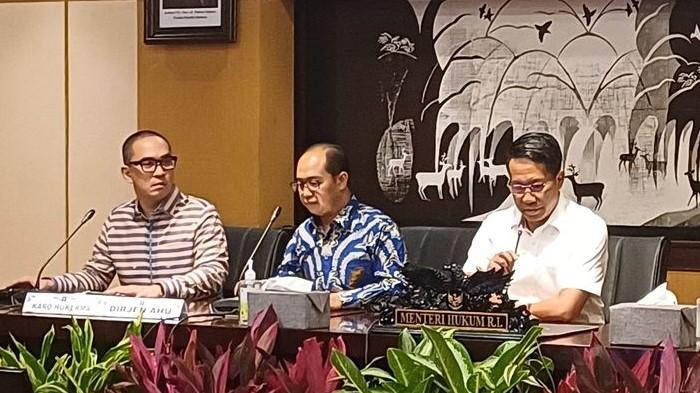 20250131-Menteri-Hukum-RI-Supratman-Andi-Atgas-dalam-konferensi-pers.jpg