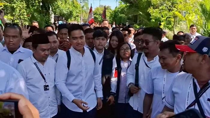 TERIAKAN Yel-yel Menggema saat Kaesang Datang di Pemilu Raya PSI 2025