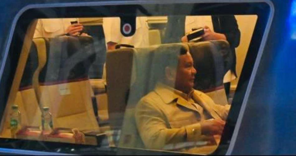 20251104-Presiden-Prabowo-Subianto-di-kereta-cepat.jpg
