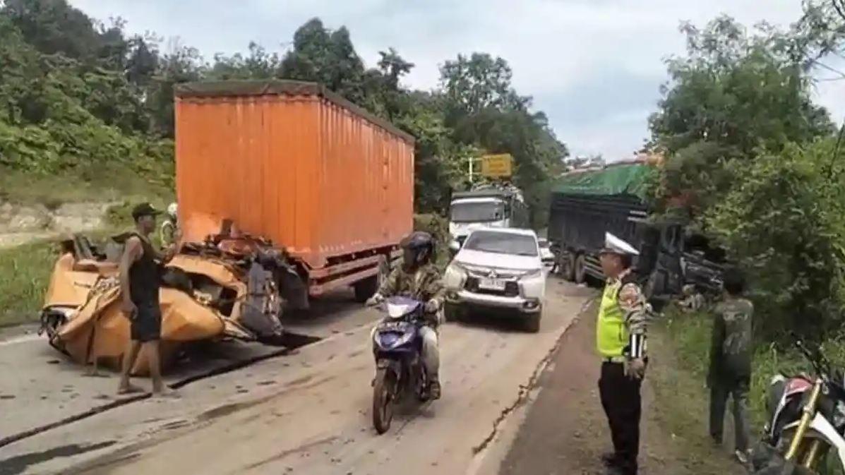 Tragedi Jalintim Jambi-Palembang: 2 Warga Lampung Tewas Tabrakan Adu Kambing