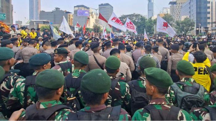 20260613-TNI-kawal-demo-mahasiswa.jpg
