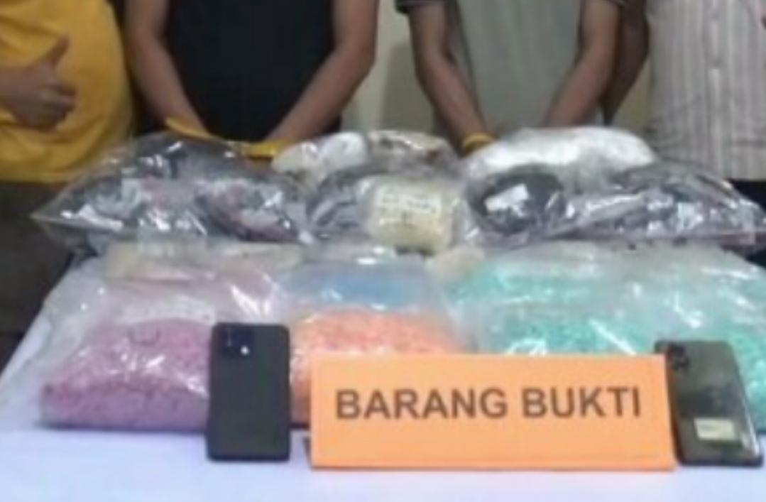 2 WNA China Selundupkan Narkoba Asal Malaysia Lewat Bungkus Kopi, Ditangkap di Soetta - Tribunjambi.com