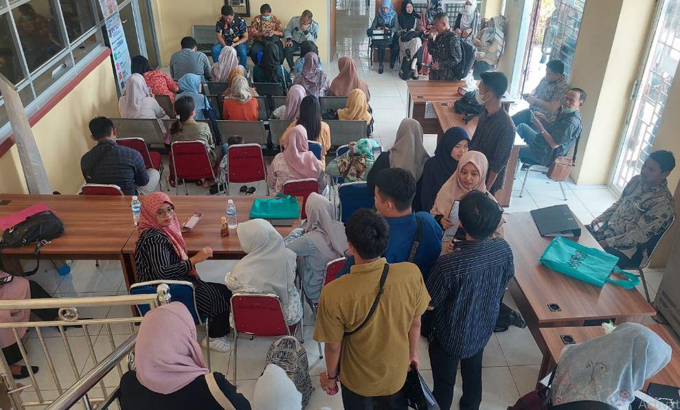 Ratusan Peserta PPPK Tanjab Barat yang Dinyatakan Lulus Mendatangi Kantor BKPSDM