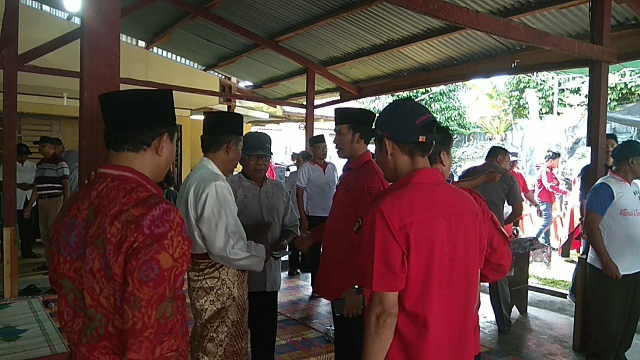 Kampanye Akbar Sani-Izi, Sambut Langsung Pendukungnya, Abdullah Sani juga Pimpin Doa