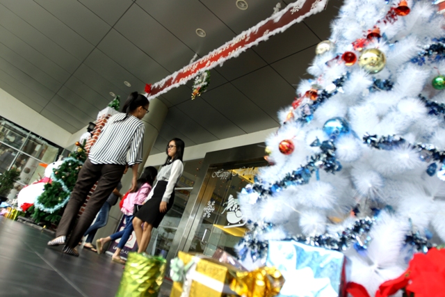 Bernyanyi Nada Tinggi Saat Pesta Natal, Pembuluh Darah di Tenggorokan Wanita Ini Pecah Hingga Ia