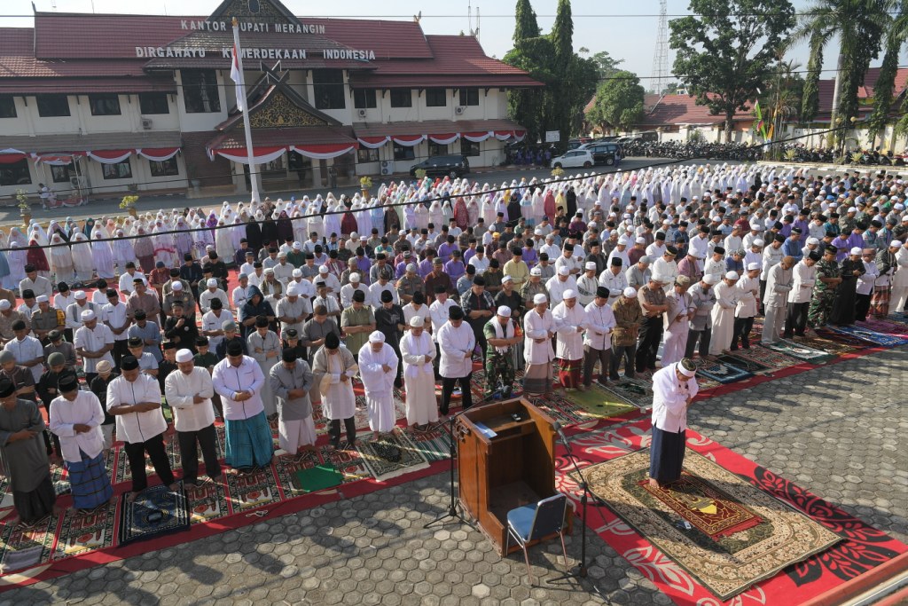 23082019_salat-istisqa-di-merangin.jpg