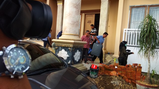 KPK Tinggalkan Rumah Jais di Kawasan Kambang, Ini yang Dibawa