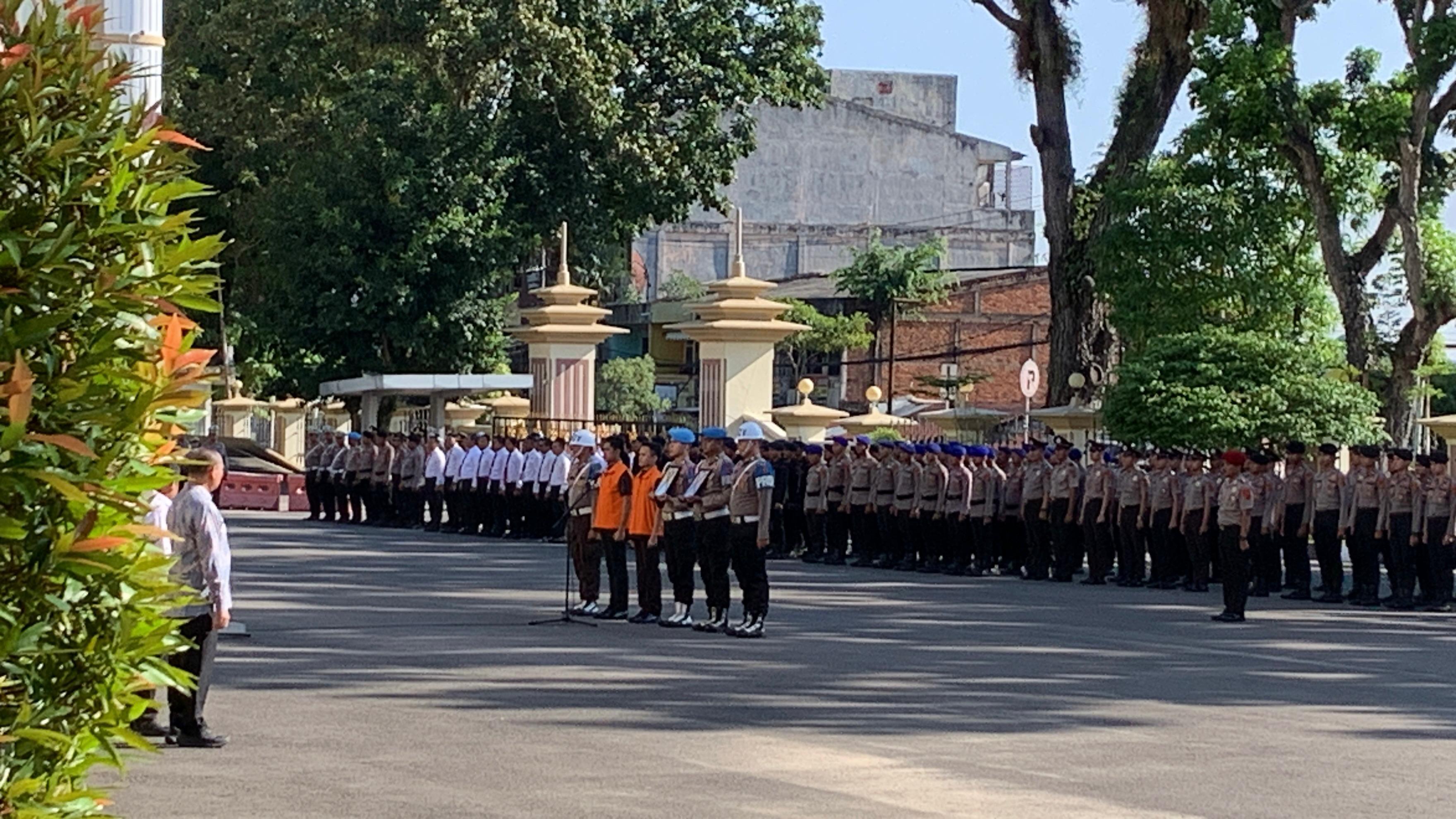 24042026-polisi-dipecat.jpg