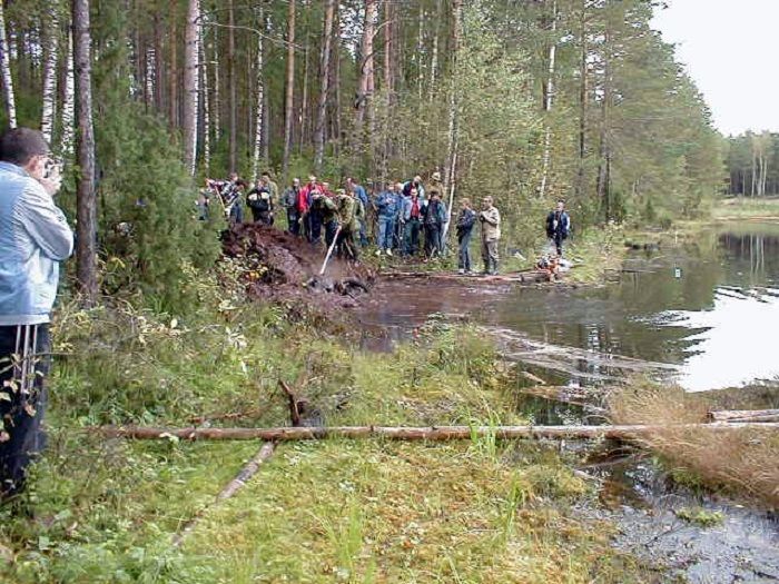 Seorang Bocah Lihat Jejak Misterius dan Gelembung dari Dasar Danau, Saat Ditarik Ini yang Didapat
