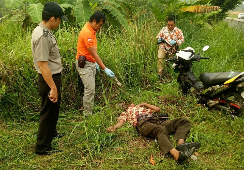 Diduga Kelelahan, Anasri Ditemukan Tak Bernyawa di Pinggir Jalan, Warga Sungai Ulak Gempar