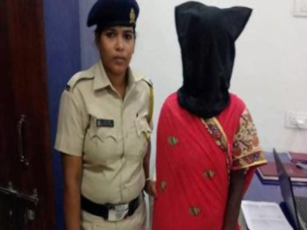 Sering Dihina - Wanita Ini Masukkan Racun Ular dalam Suguhan Pesta. 88 Dilarikan ke RS