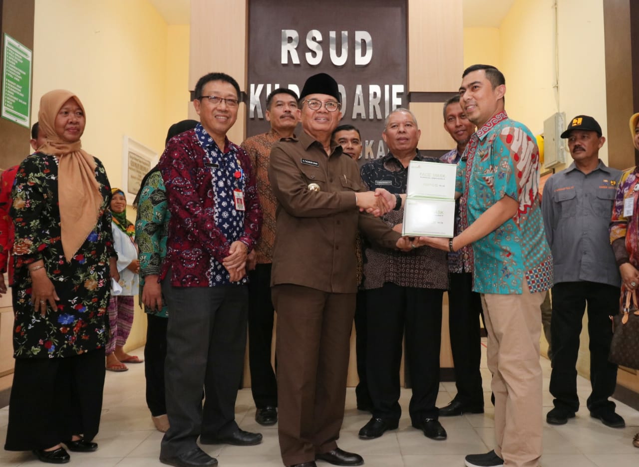 Fachrori Kunjungi Pasien ISPA Dampak Karhutla di Tanjab Barat