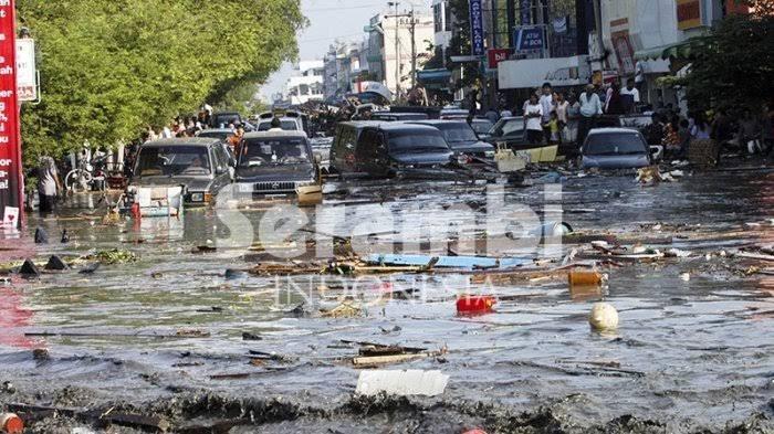 Tong Sampah dan Kayu Selamatkan Dihra dari Ganasnya Gelombang Laut Dahsyat