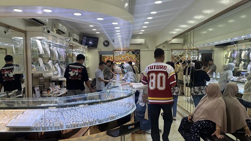 Perhiasan di Jambi Rp8,8 Juta per Mayam, 8/4/2026 Emas Antam Melonjak Rp2.900.000