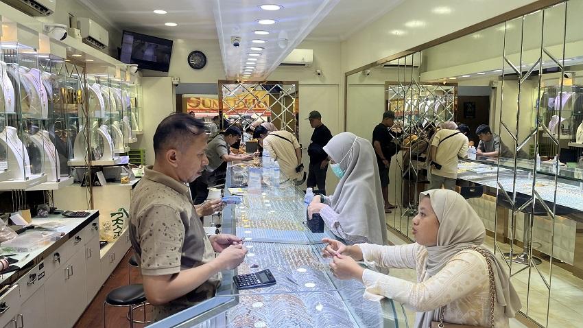 Perhiasan di Jambi Rp8,6 Juta per Mayam, 9/4/2026 Emas Antam Turun Rp2.850.000