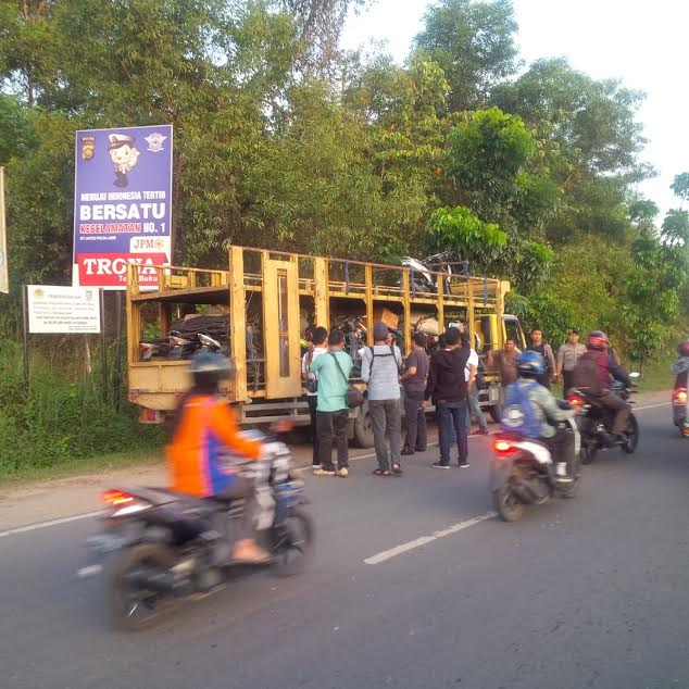 FOTO: Puluhan Kendaraan Bermotor tak Berdokumen dari Dalam Truk Diamankan Polisi saat Razia