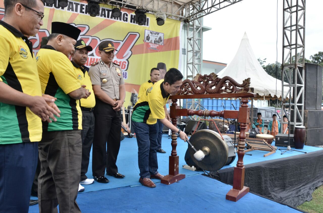 Memperkuat Adat dan Kebudayaan dalam Festival Tapa Malenggang