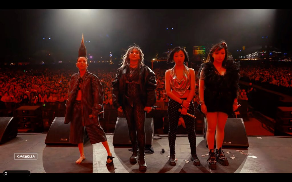 2ne1-tampil-lengkap-di-panggung-coachella.jpg