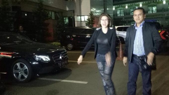 Wadyh, Nikita Mirzani Pakai Busana Menerawang Saat Akan Jalani BAP