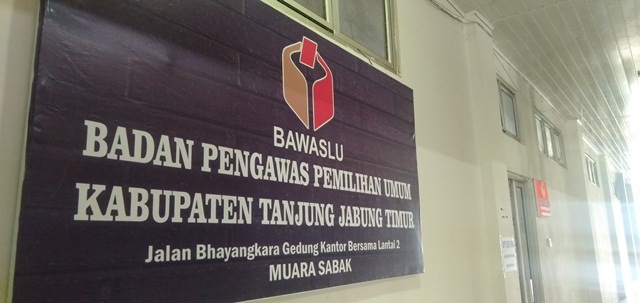 3kantor-bawaslu-tanjab-timur.jpg