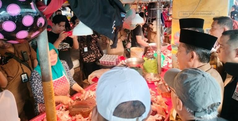 Sidak ke Pasar Angso Duo, Abdullah Sani Sebut Harga Stabil dan Sembako Aman Jelang Lebaran 2023