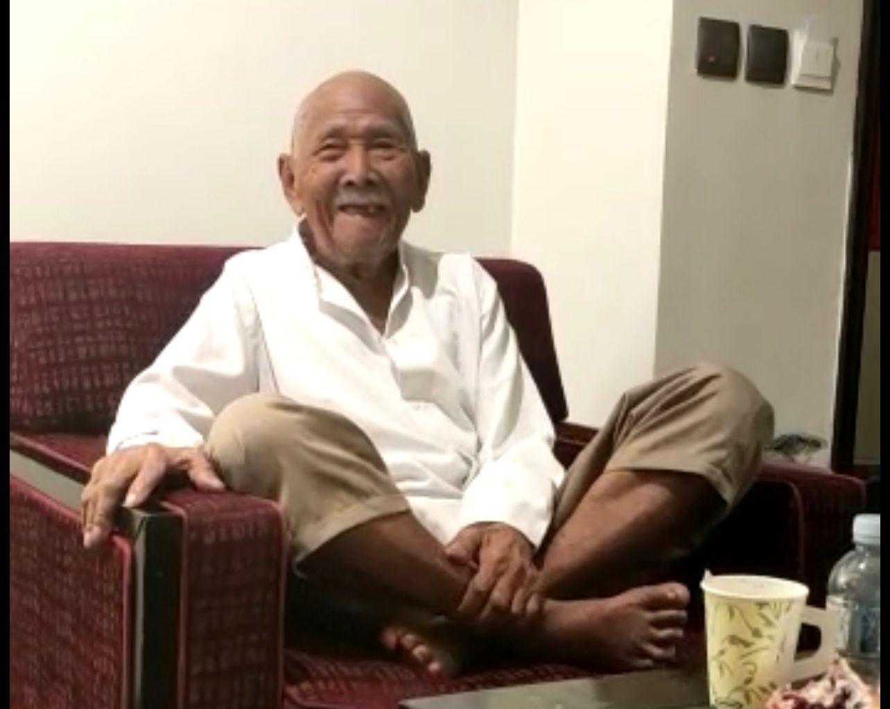 Abah Juhani Calon Haji 93 Tahun yang Ingin Turun Pesawat Saudia Demi Ayam Mulai Ibadah Arbain