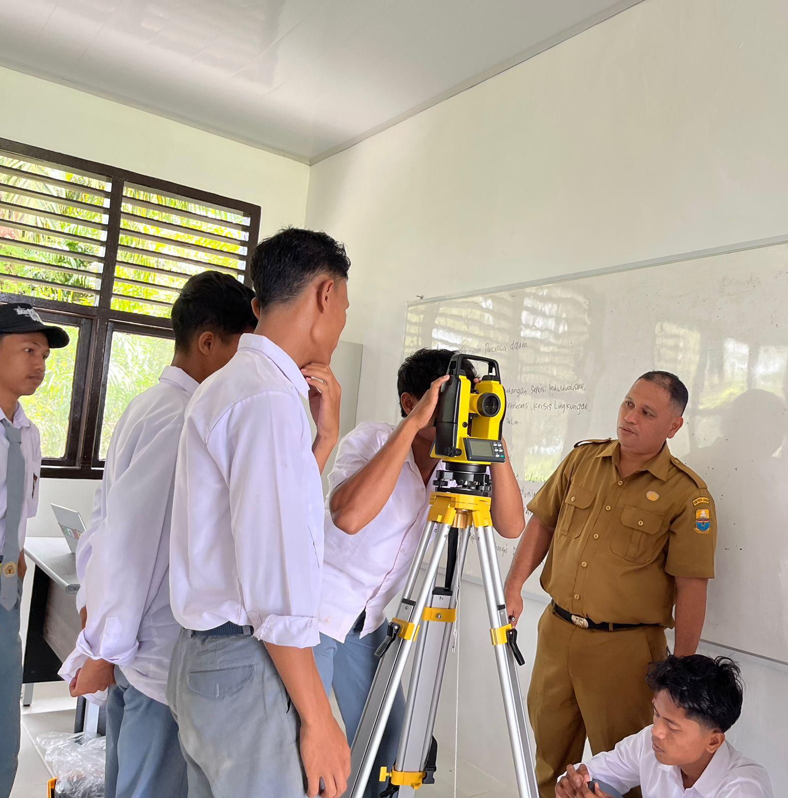 Aktivitas-belajar-mengajar-guru-dan-siswa-di-SMK-Negeri-3-Tanjung-Jabung-Timur.jpg