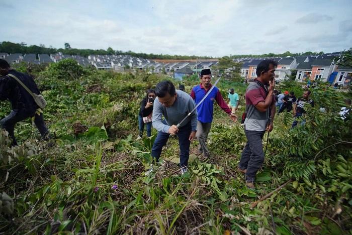 Al-Haris-Gotong-Royong-Bersama-Warga-Bagan-Pete-Kota-Jambi.jpg