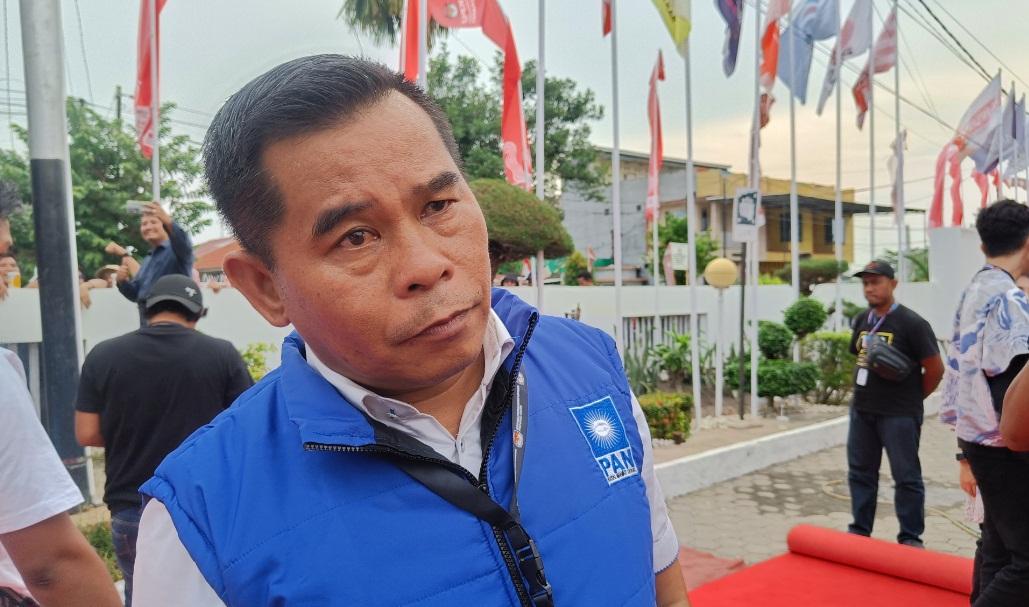 Anggota-DPRD-Jambi-Fadli-Sudria-dan-Politisi-PAN-Dukung-Pasangan-Romi-Sudirman.jpg
