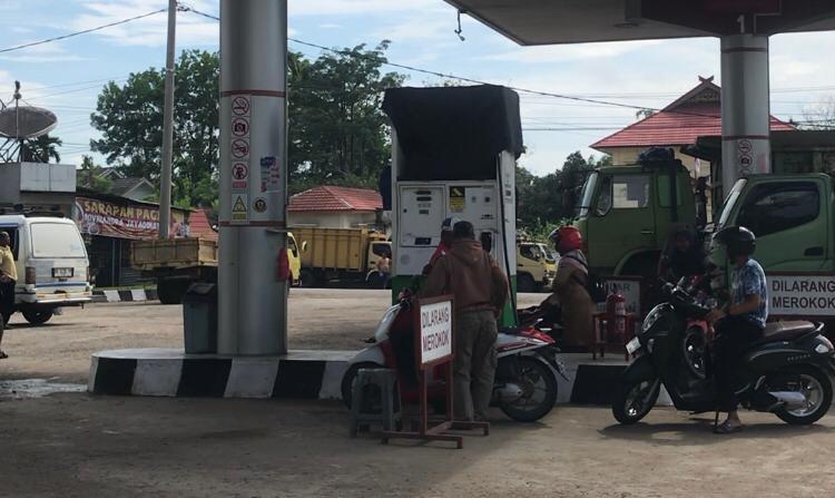 Antrian-di-SPBU-Muara-Bulian.jpg