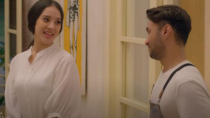 Anya Geraldine Ciuman dengan Refal Hady di Web Series Aku Pasti Ada Untukmu