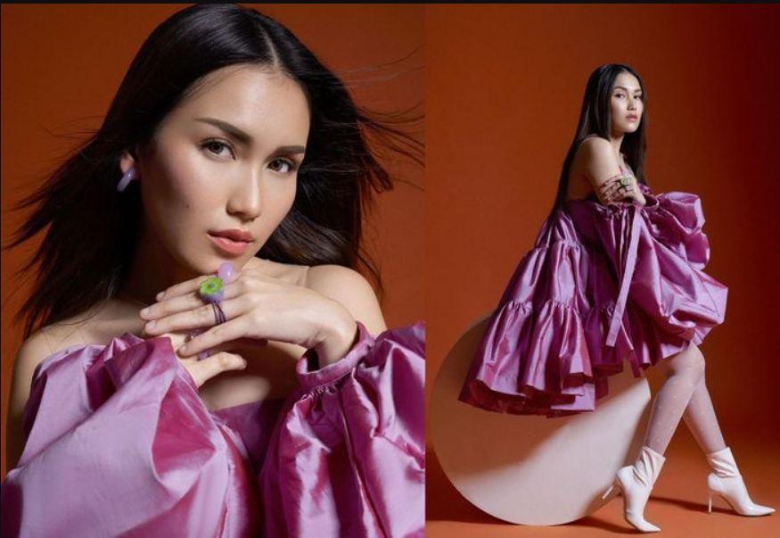 Cantiknya Ayu Ting Ting Gaya Korean Pakai Color Block Sweater: Penampilannya No Debat!