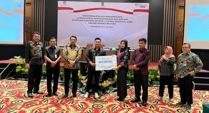 Ikut Rapat Monitoring dan Evaluasi di Palembang, BPJS Ketenagakerjaan Jambi Juga Salurkan Santunan