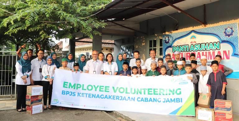 BPJS Ketenagakerjaan Lakukan Employee Volunteering ke Panti Asuhan Baiturrahman