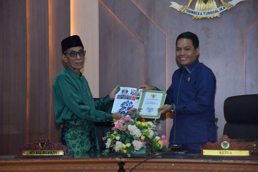 Wabup Bakhtiar Sampaikan LKPJ Tahun Anggaran 2023 pada Rapat Paripurna DPRD Kabupaten Batanghari
