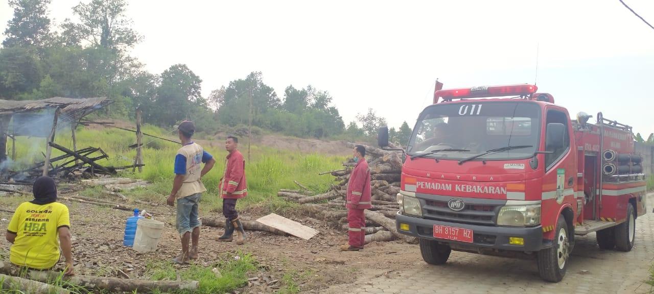 Bangunan-yang-berdiri-untuk-tempat-pembakaran-batu-bata-berlokasi-di-Kota-Baru-terbakar.jpg