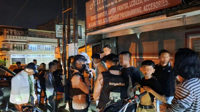 Berandalan Bermotor di Jambi Ngacir ke Semak-Semak saat Digerebek, Polisi Temukan Sejata Tajam