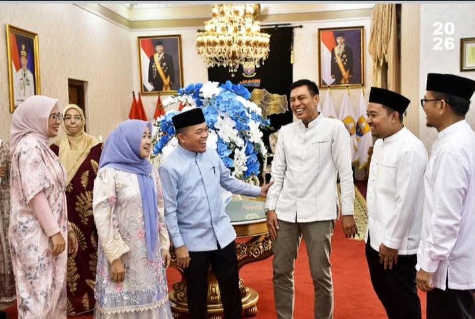 Gubernur Jambi dan Bupati Batang Hari Canda Tawa Lepas Saat Halal Bihalal
