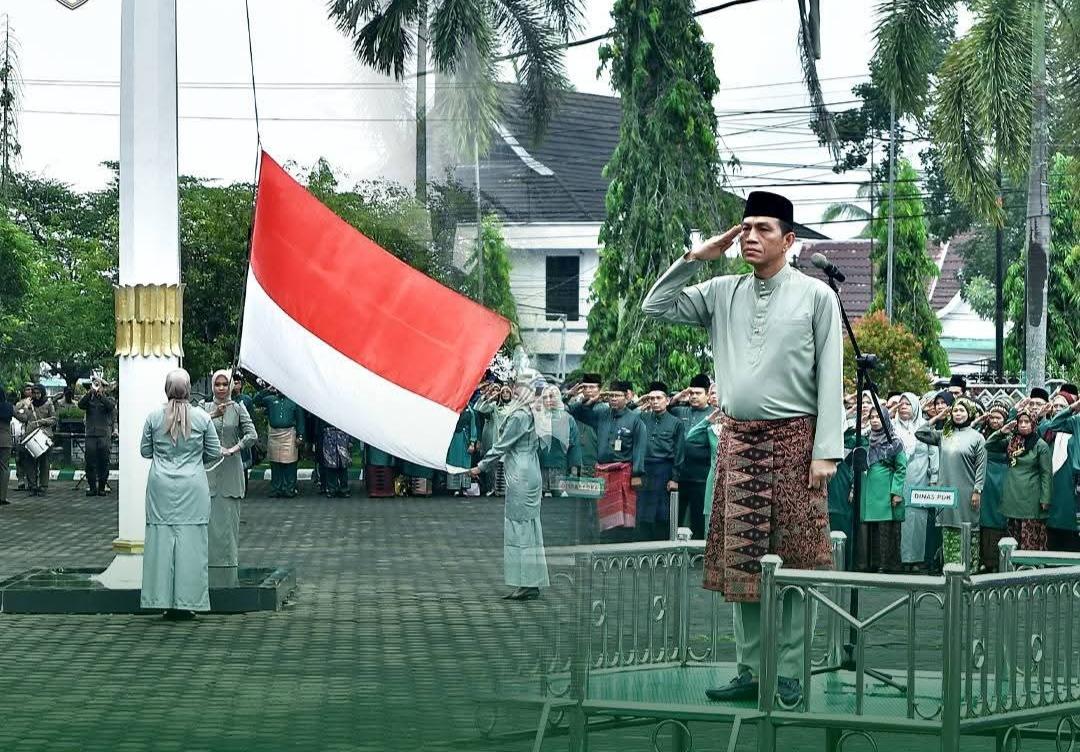 Bupati Batanghari Pimpin Upacara Peringatan Hari Pendidikan Nasional 2025