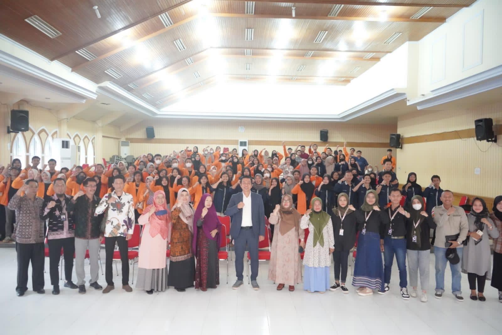 Bupati Batanghari Fadhil Arief Beri Kuliah Umum di FEB Universitas Jambi Sambil Bernostalgia