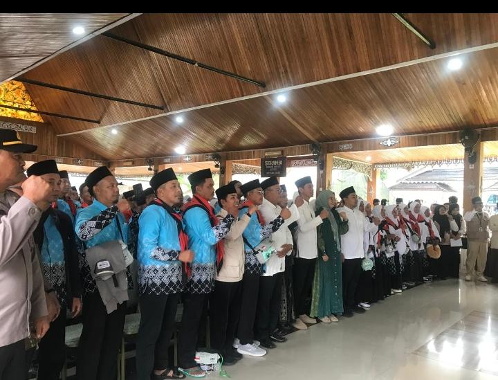 Bupati-Fadhil-Arief-Jemaah-Haji.jpg