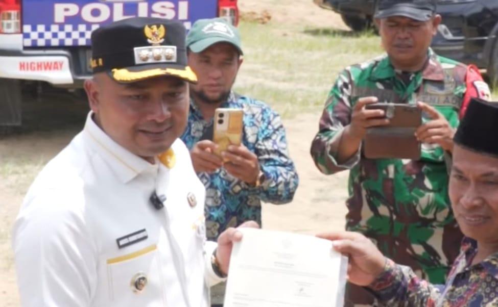 Ratusan SHM Milik Warga Diserahkan, Bupati Tebo Tegaskan Bukti Pemerataan Ekonomi