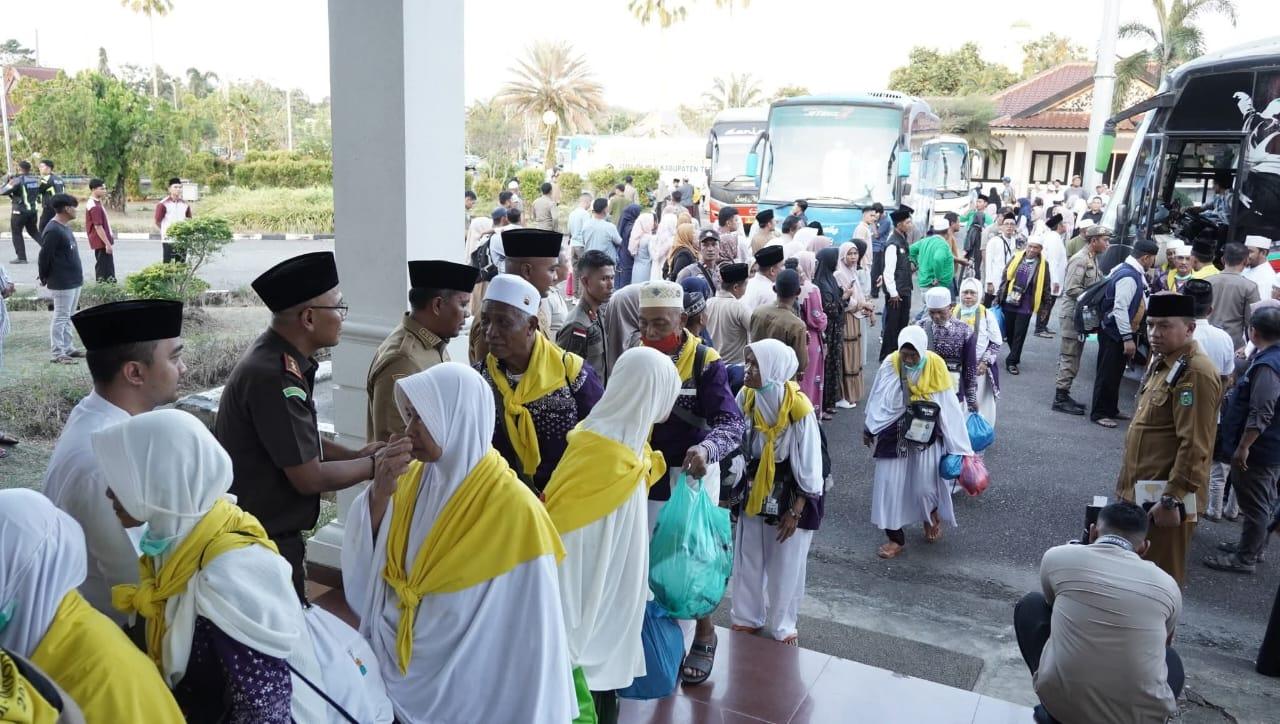 Bupati Tebo Jambi Sambut Kedatangan Ratusan Jemaah Haji