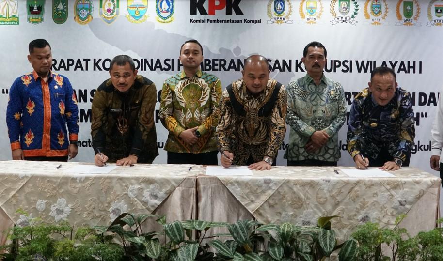 Bupati-dan-DPRD-Sarolangun-jambi-Teken-Fakta-Integritas-Bareng-KPK.jpg