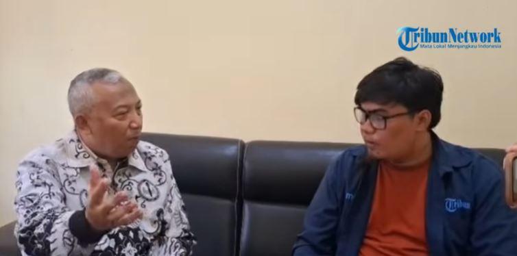 CARI-SOLUSI-Ketua-PGRI-Provinsi-Jambi-Nanang-Sunarya-saat-podcast-bersama.jpg