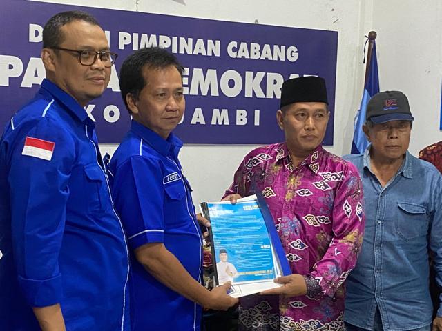 DPC-Partai-Demokrat-Kota-Jambi-menerima-pengembalikan-berkas-formulir-penjaringan.jpg