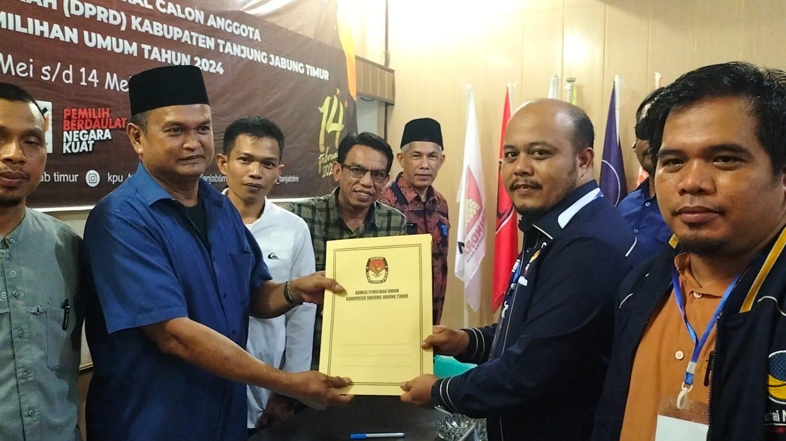 DPD Nasdem Tanjabtim Daftarkan 30 Bacaleg ke KPU, Targetkan Raih 8 Kursi di DPRD