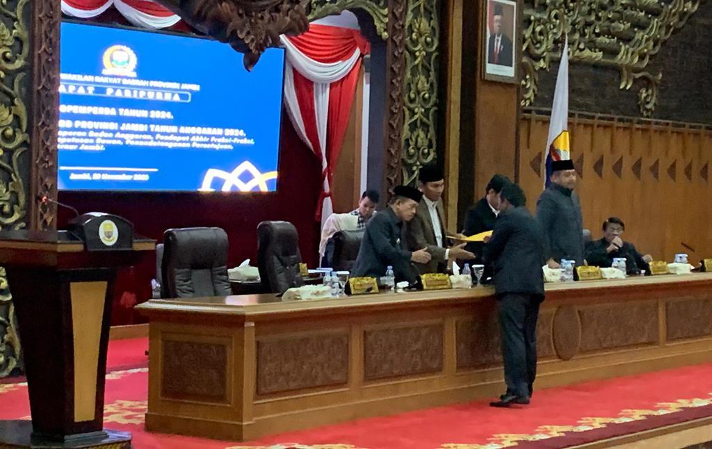 DPRD-sepakati-Propemperda-2024.jpg