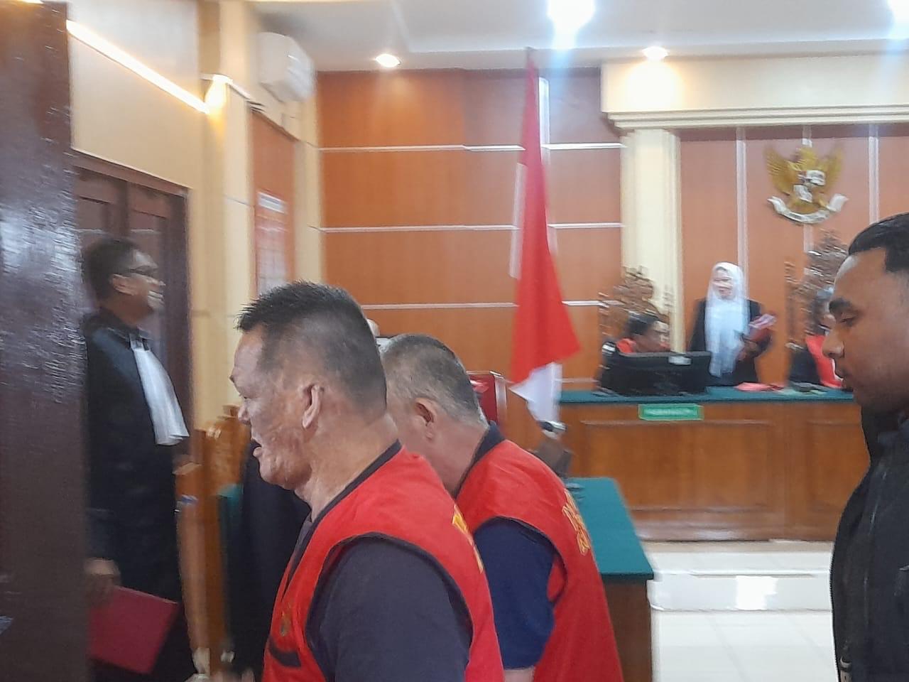 Dedi-Susanto-alias-Tek-Hui-dan-Mafi-Abidin-menjalani-sidang-tuntutan.jpg